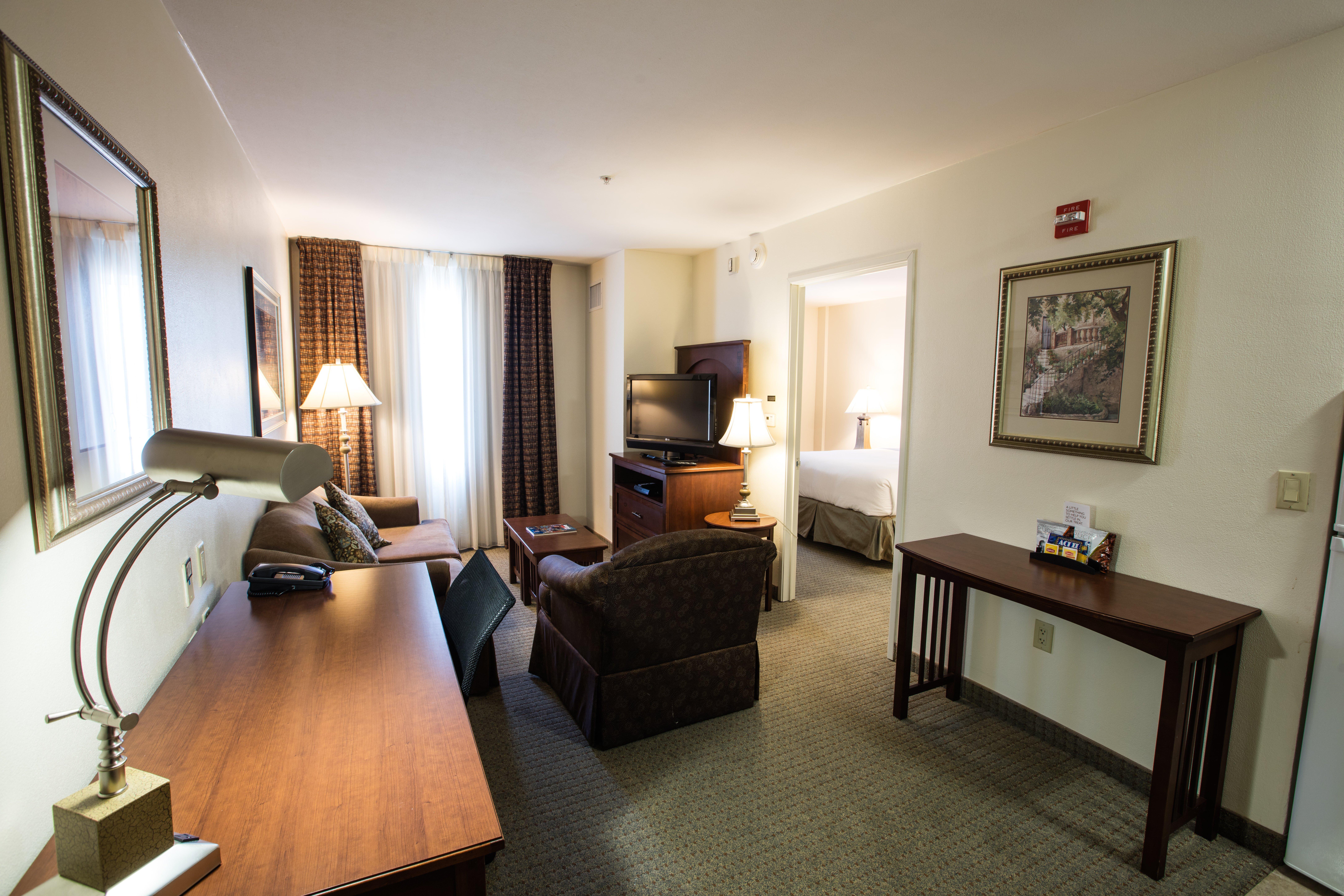 Staybridge Suites Austin Airport By Ihg Экстерьер фото
